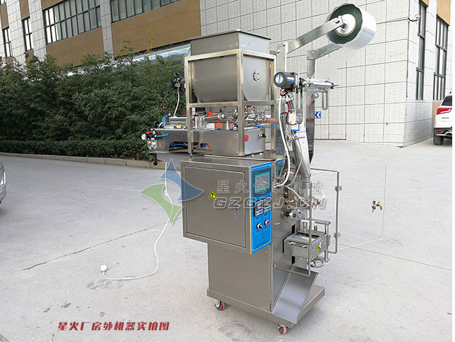 小袋甜面醬包裝機實拍